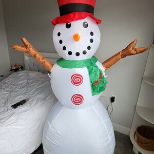NWOT 6ft Inflatable Snowman Hat Scarf Rope and Stakes for Outside Use Plug-in